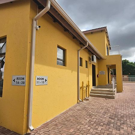 Divine Guest Lodge รัสเทนเบิร์ก ภายนอก รูปภาพ
