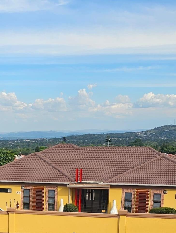 Divine Guest Lodge รัสเทนเบิร์ก ภายนอก รูปภาพ