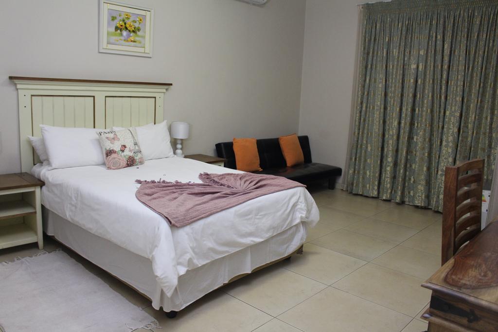 Divine Guest Lodge รัสเทนเบิร์ก ห้อง รูปภาพ