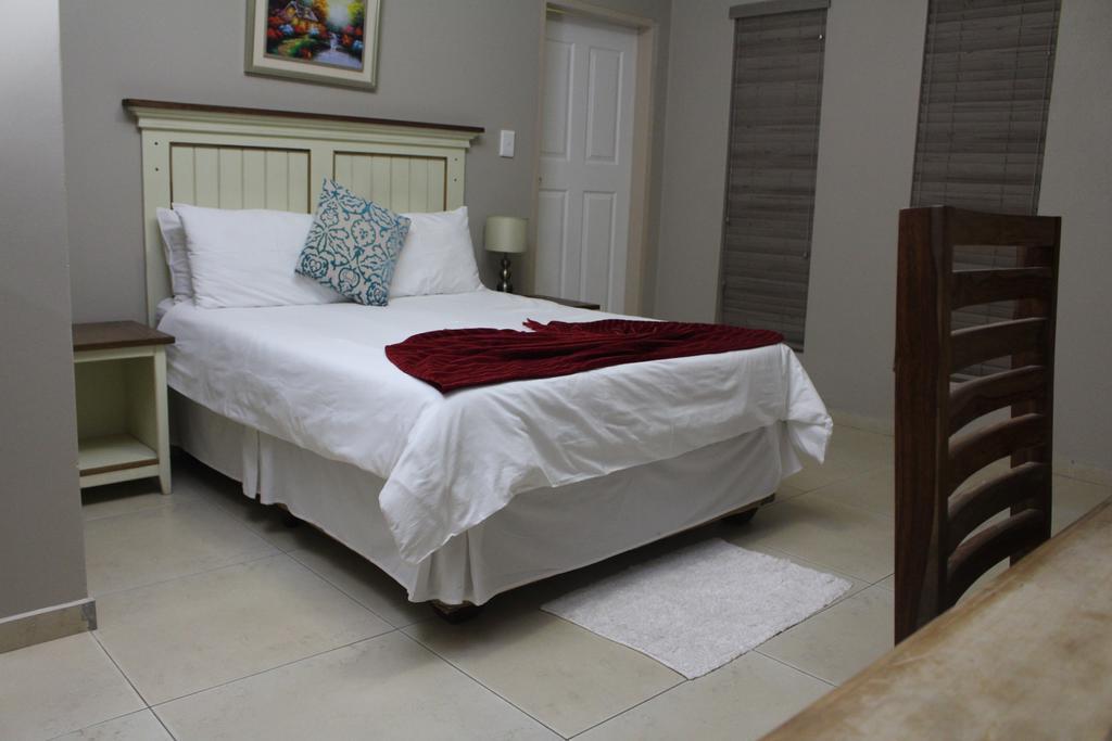 Divine Guest Lodge รัสเทนเบิร์ก ภายนอก รูปภาพ