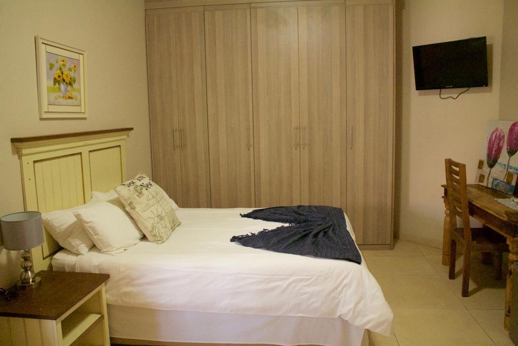 Divine Guest Lodge รัสเทนเบิร์ก ภายนอก รูปภาพ
