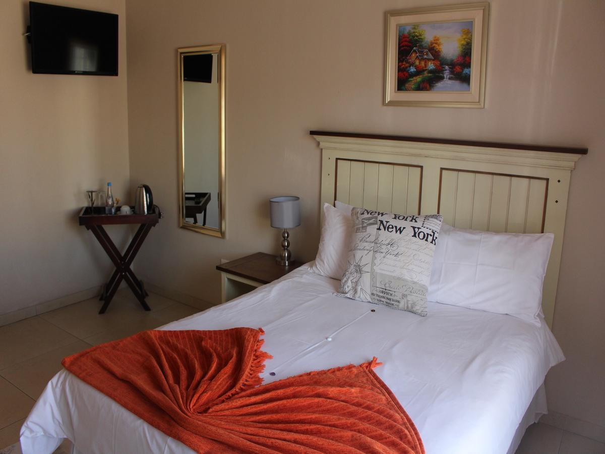 Divine Guest Lodge รัสเทนเบิร์ก ภายนอก รูปภาพ